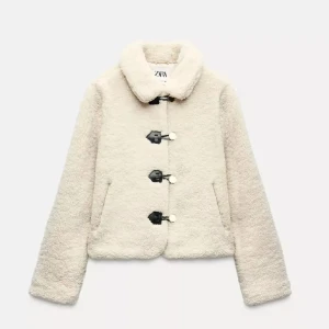  Teddyjacka från Zara - Säljer denna superfina jackan från zara❤️perfekt nu till vår