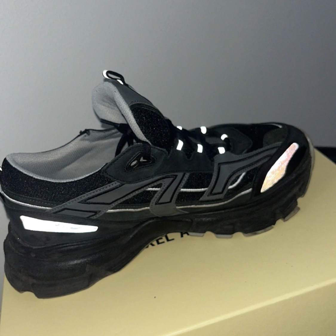 Svarta sneakers från Axel Arigato - 1