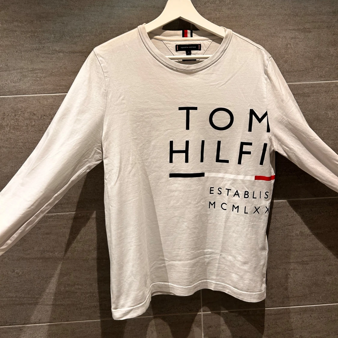 Vit långärmad tröja från Tommy Hilfiger - 1
