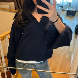 Gina Tricot Tröja - Jättefin tröja i marinblå! Knappt använd och har inga defekter 🩷Priset kan diskuteras och använd gärna köp nu knappen! ☺️