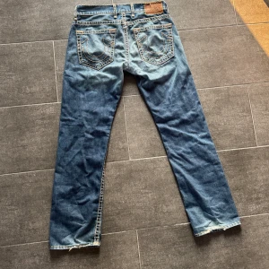 Vintage true religion  - Säljer ett par gamla true religion dylan super qt. Dem är i fint skick för sin ålder men har en lagning på högra benet. Kom pm för mer info