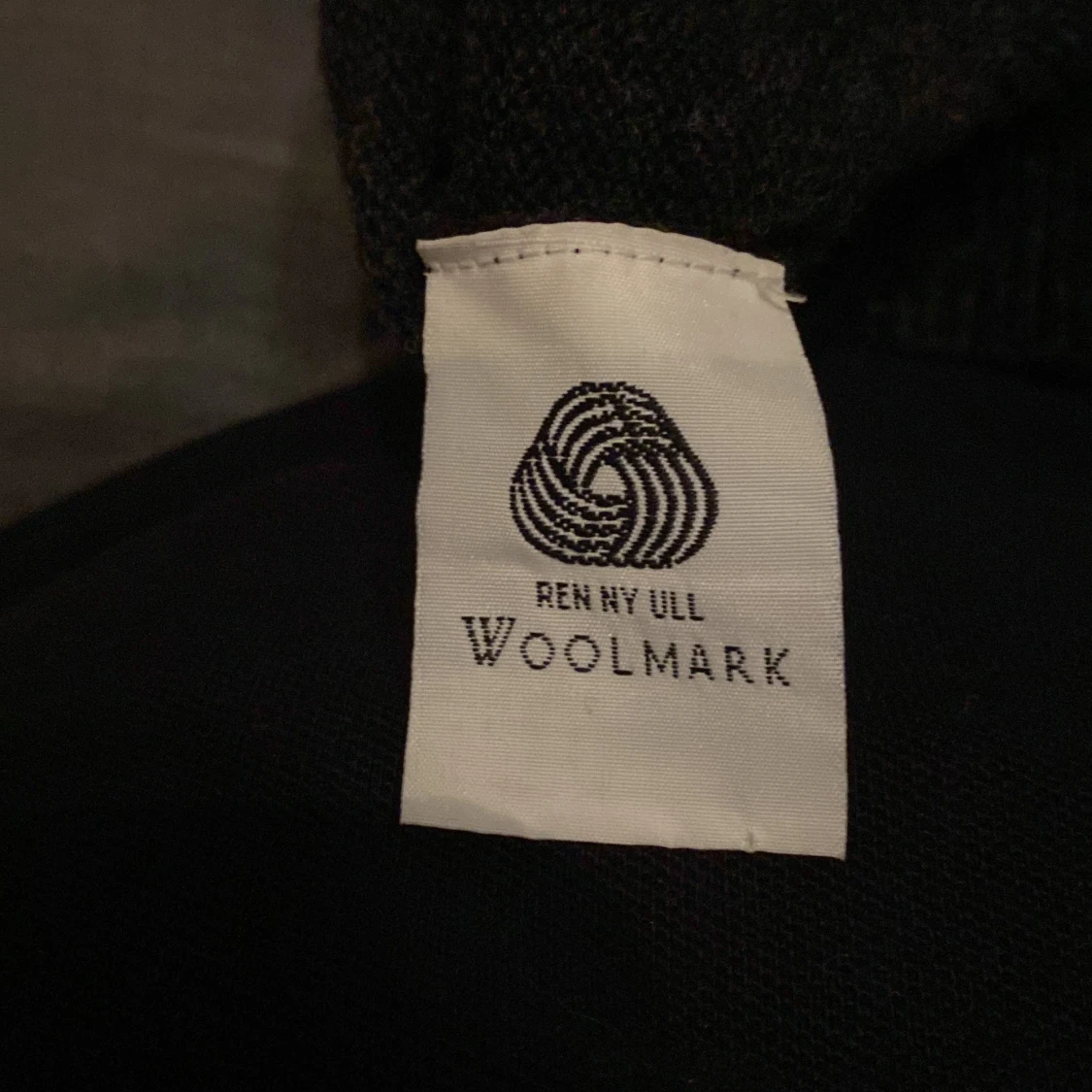 Mörkgrå ullväst från Peak Performance - 2