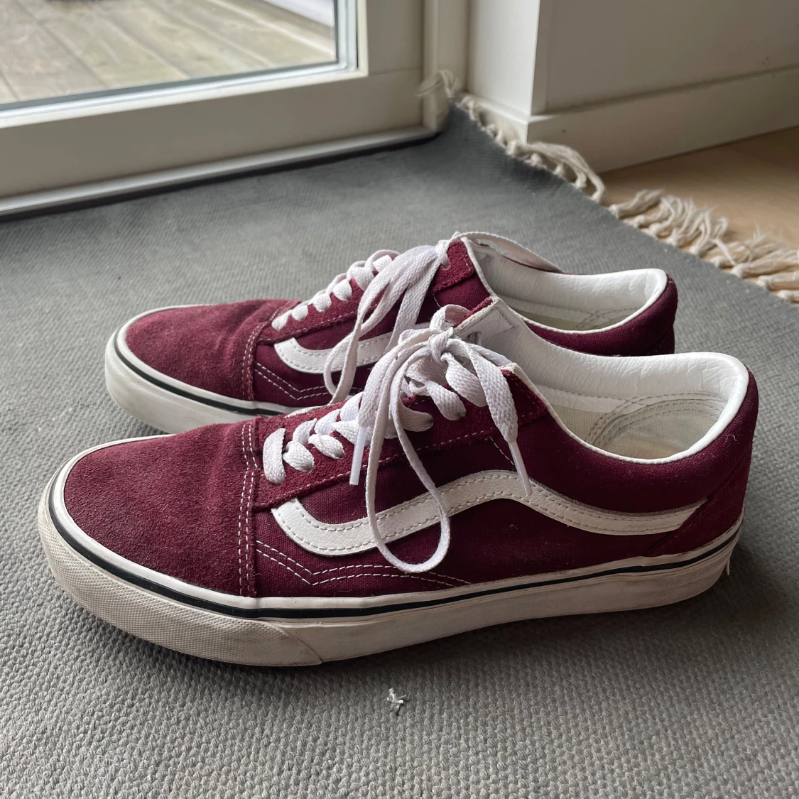Vinröda vans skor - 1