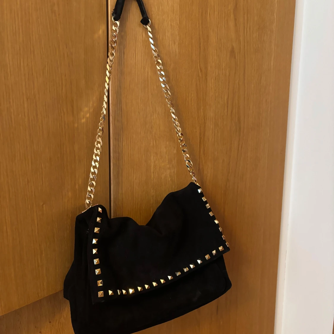 Mockaväska med nitar