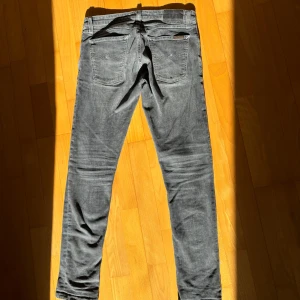Nudie jeans  - Ett par schysta Nudie jeans i storleken w29 L30. Vid funderingar är de bara att höra av sig. Pris kan diskuteras!!