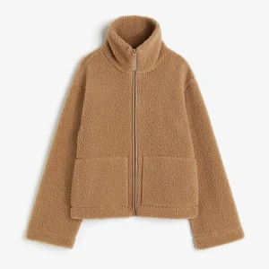 H&M teddyjacka!! - Mysig beige/brun teddyjacka från H&M! Säljer då jag inte använder 🥰 Slutsåld så eftertraktad! Skriv privat för bilder osv!! 
