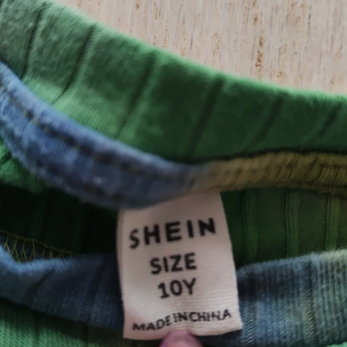 Färgglad ribbad topp  - 1