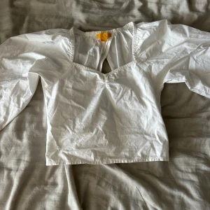 Gina tricot blus - Perfekt till skolavslutningen ❤️kom privat för fler bilder