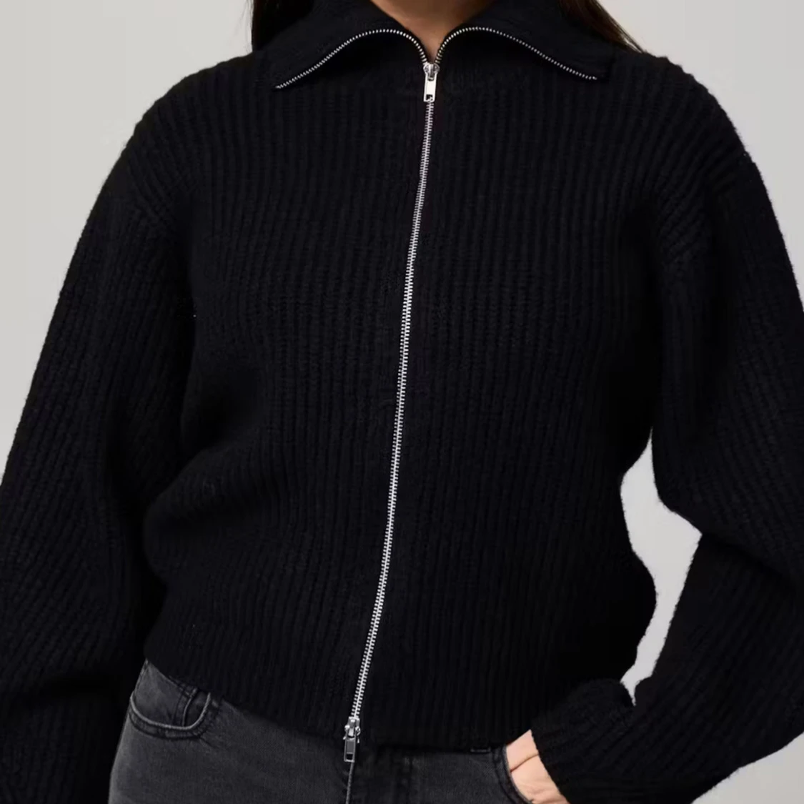 Svart ribbad kofta med dragkedja - 1