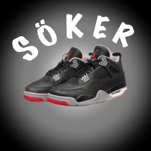 Söker Bred Nike Air Jordan 4 - Söker ett par klassiska svarta Nike Air Jordans med grå och röda detaljer. Skorna ska var ai storlek 44-45 och till ett bra pris