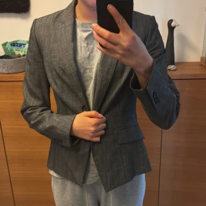 Mörk grå blaser från esprit - Mörk grå blaser från Your Face