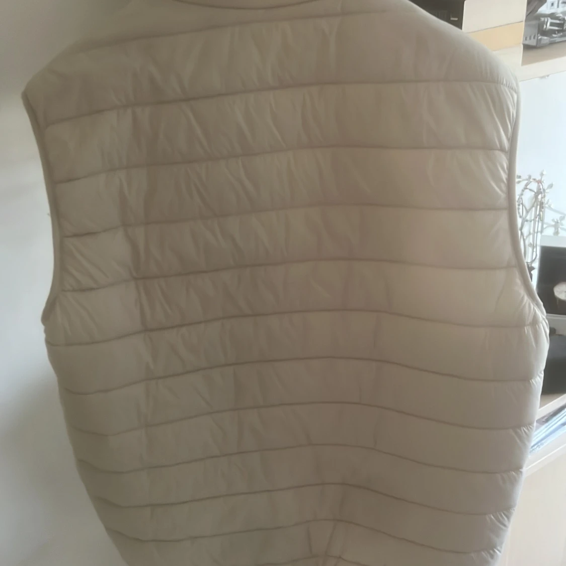 Beige quiltad väst från Zara - 2