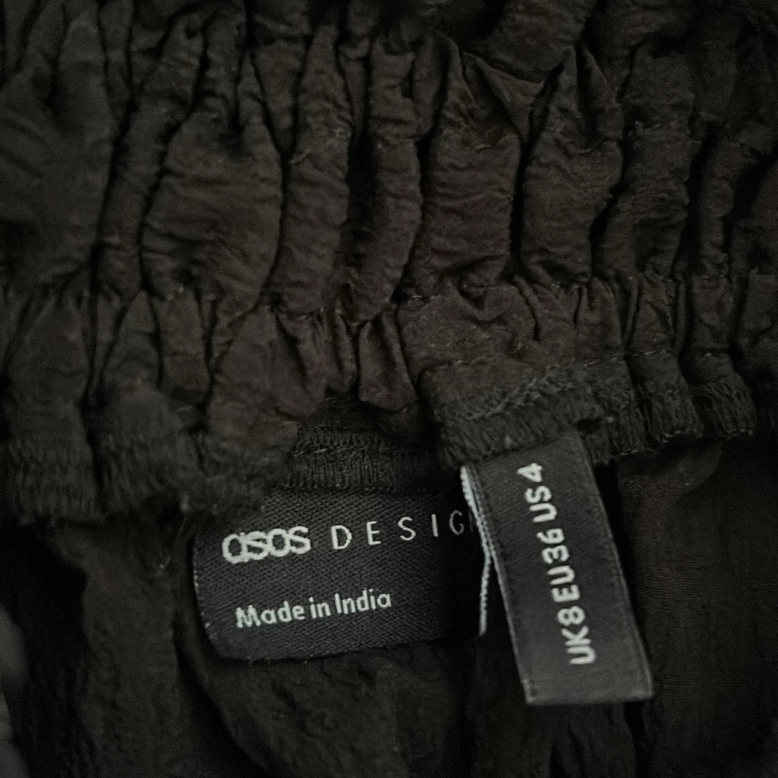 Svart klänning från ASOS Design - 1