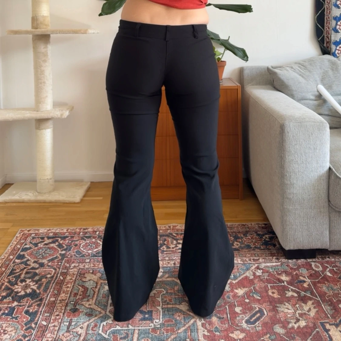 Lågmidjede utsvängda kostymbyxor  - 2