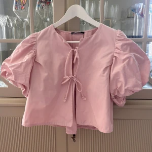 Knyttopp - Söt somrig knyttop från Gina Tricot! Använd 2 gånger 