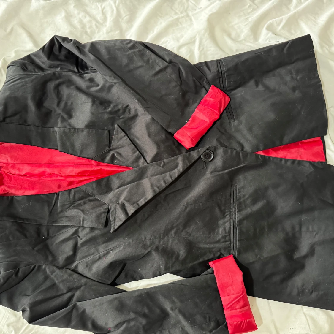 Svart kavaj med röd insida - 1