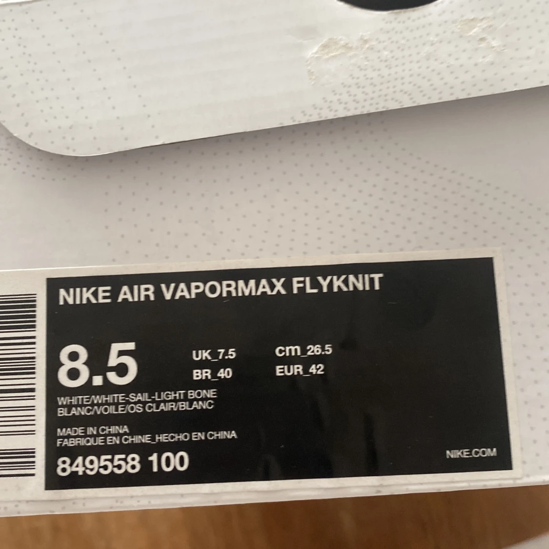 Nike Air Vapormax Flyknit i vitt - 2