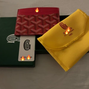 Korthållare med rutigt mönster - Korthållare-kontakta mig svarar snabbt då man inte kan skriva ngt om den här utan att plick tar bort varan!!!! (Real)