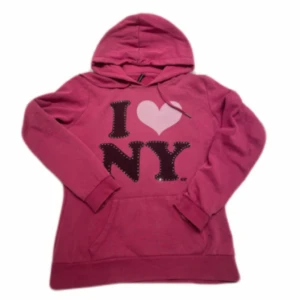 I love New York hoodie  - En jätte söt i ❤️ new york hoodie från märker Fishbone 💓 de flesta Rhinestonsen sitter kvar 💓