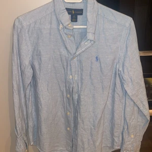 Ralph Lauren skjorta - Fin skjorta i fint skick, skulle säga att den sitter som liten S!