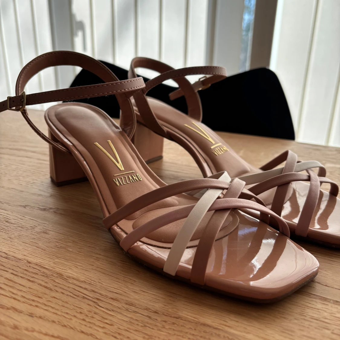 Beige sandaler med klack - 2