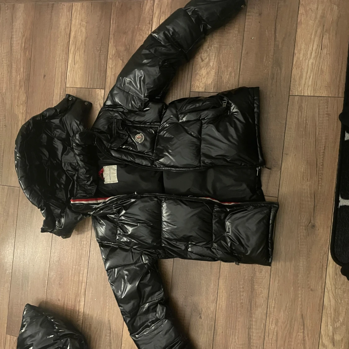 Svart dunjacka från Moncler
