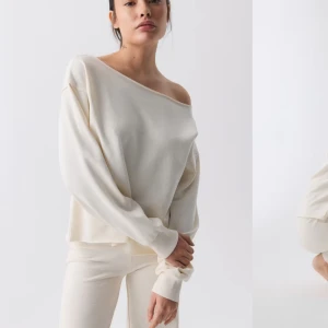 Vit offshoulder tröja - Säljer en stilren vit offshoulder tröja med lång ärm. Perfekt för en avslappnad look. Tröjan har en lös passform och är tillverkad i ett mjukt material.