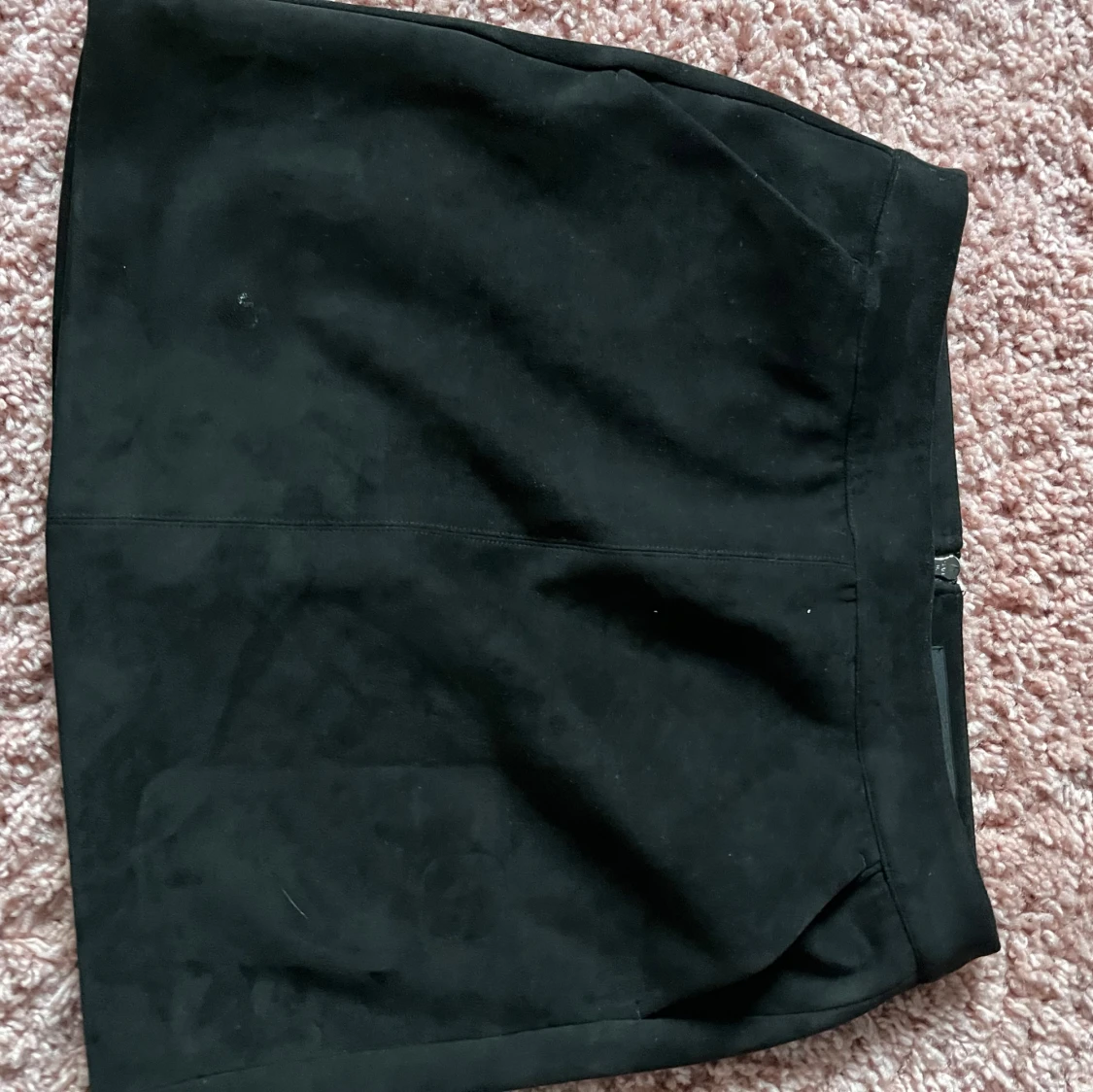 Svart kortkjol med dragkedja - 1