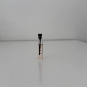 Black Velvet parfymprov - Essnce parfymprov av Black Velvet🫶🏻 Luktar supergott! Parfymen är inspirerad av Black Opium YSL🖤