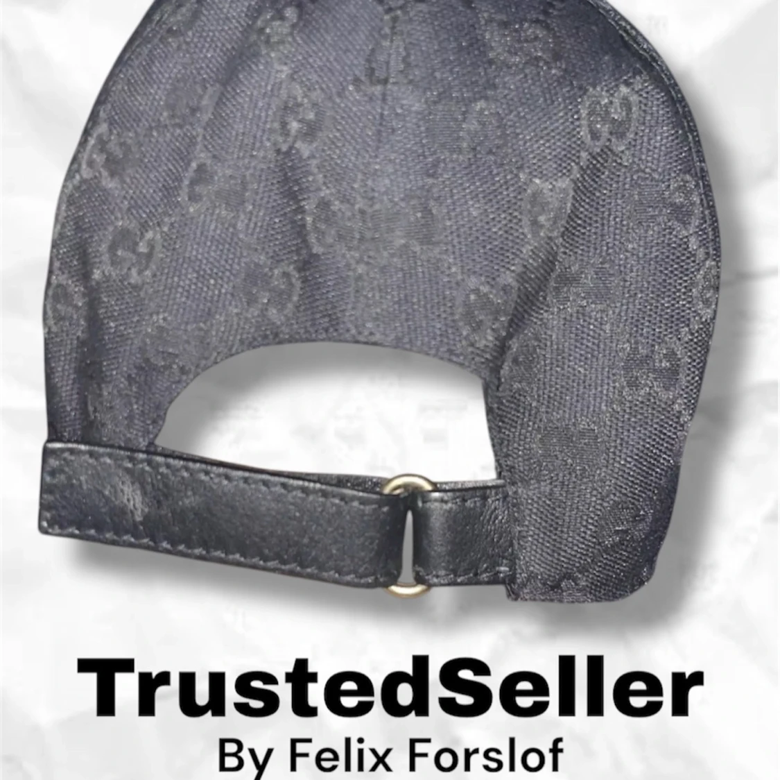 Svart keps med monogram - 1