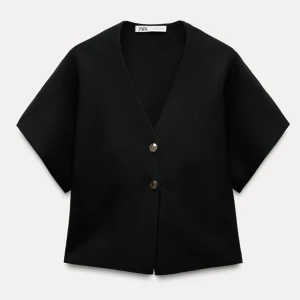 Tröja från Zara - Den populära tröjan från Zara i storlek S! 🩷 använt bara nån gång så i jättebra skick! 