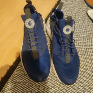 Nike huarache - Säljer huaraches skor i mycket gott skick. Ser inga skador på de. Storlek 46