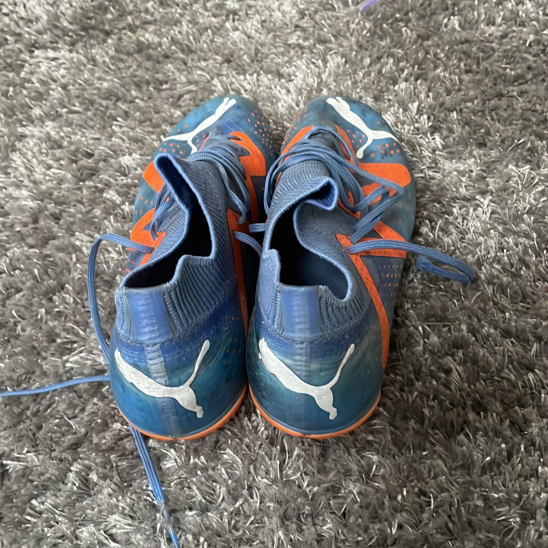 Blå och orange fotbollsskor från Puma - 2