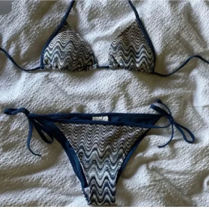 Missoni liknande bikini - Så snygg liknar missoni, storlek 38 men passar XS-M