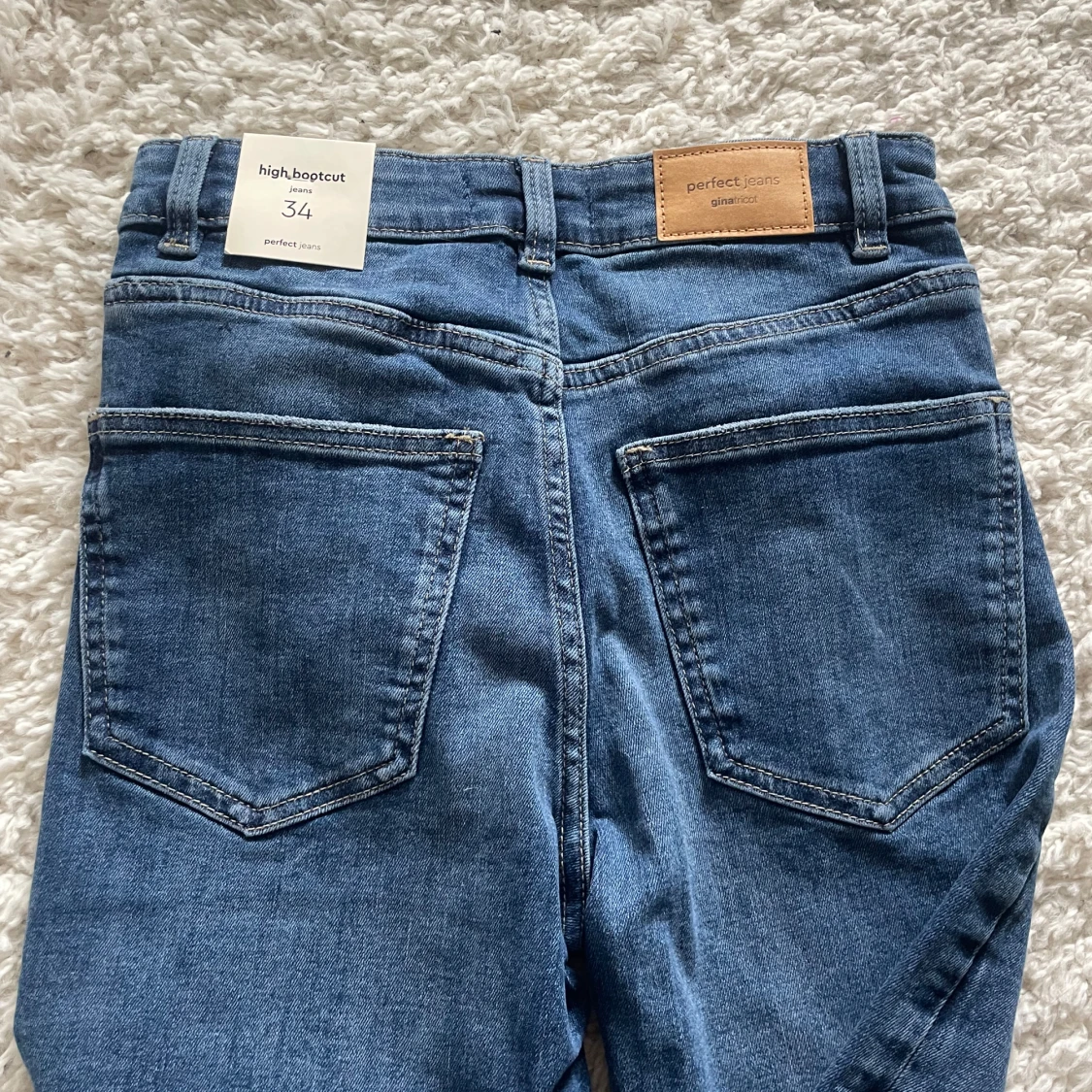 Blå jeans med bootcut - 1