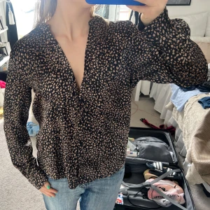 Neo Noir prickig blus - Bra skick, strl M💕