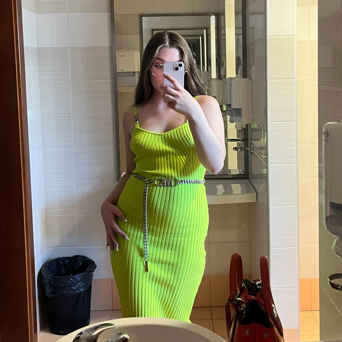 Neongrön ribbad klänning från Michael Kors - 1