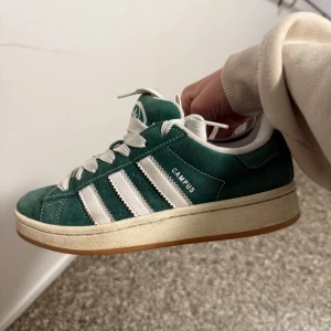 Gröna Adidas Campus sneakers - Gröna campus i gott skick! Storlek 38💚
