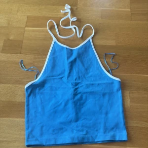 Blå topp - Topp i helt nytt skick! Öppen i ryggen 💙