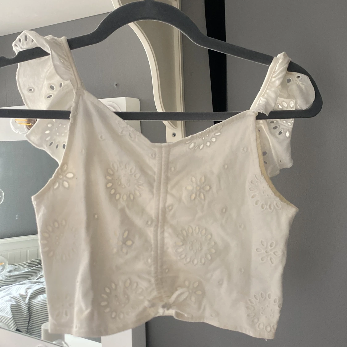 Vit broderad topp från H&M - 1