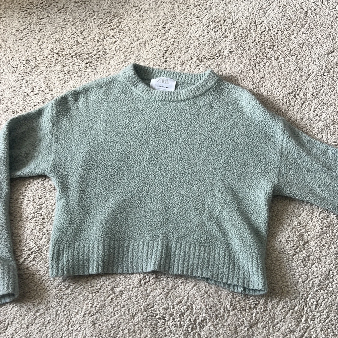 Ljusgrön stickad tröja från Zara