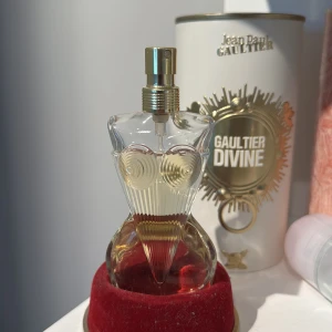 parfym  - Jean Paul Gaultier parfym använd några gånger därav priset ❤️