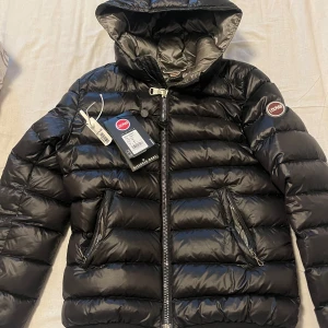 Colmar jacka - Säljer min colmar jacka i storlek xs. Använt 1 vinter. Jätte bra skick. Kan diskutera priset💕