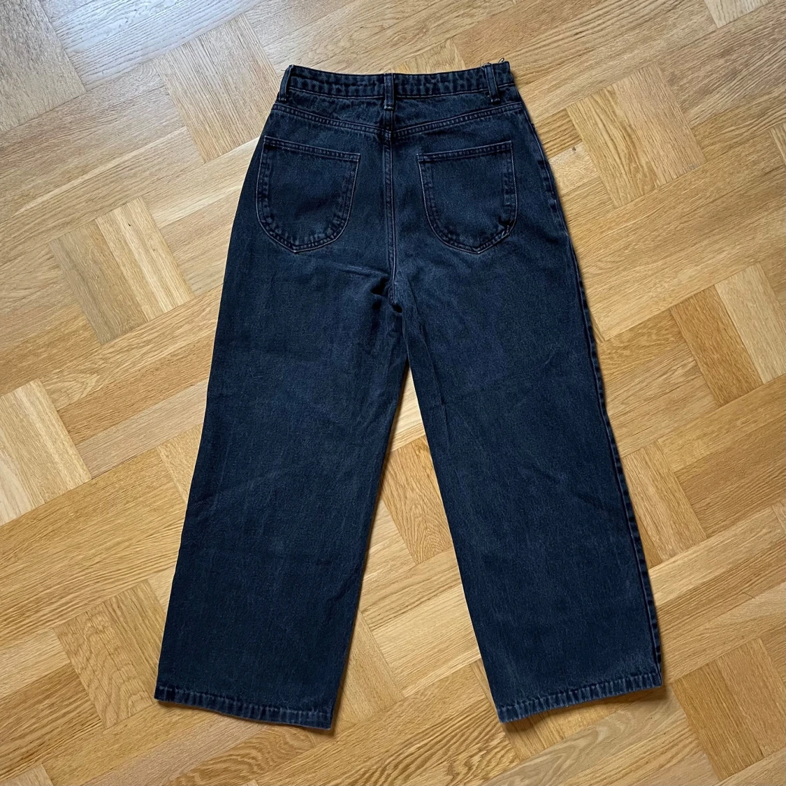 Svarta vida jeans - 2