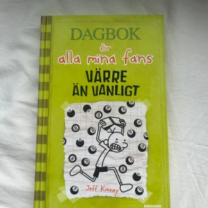Dagbok för alla mina fans: Värre än vanligt - Har läst en gång, finns inget slitet på den. En humoristisk bok om Gregs galna vardag, fylld med roliga illustrationer och pinsamma situationer. Perfekt för dig som gillar lättlästa, skruvade berättelser med hög igenkänningsfaktor. Passar både unga och unga vuxna som vill skratta åt vardagens utmaningar.