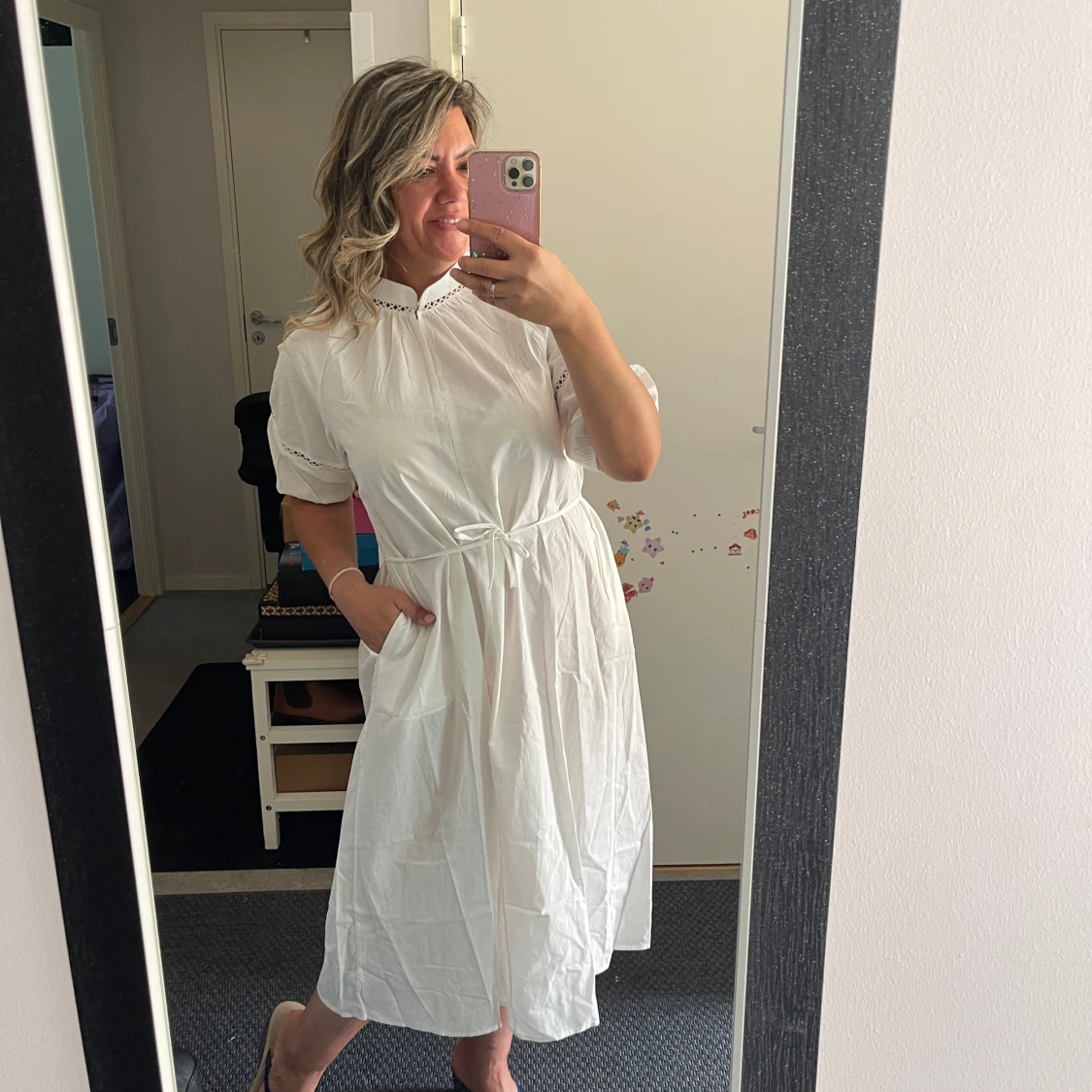 Vit sommarklänning med knytband