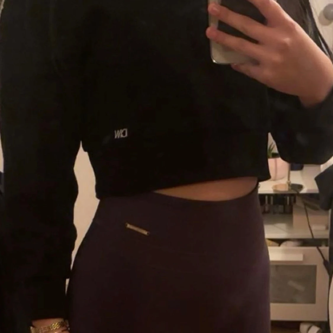 Svart croppad sweatshirt från ICANIWILL