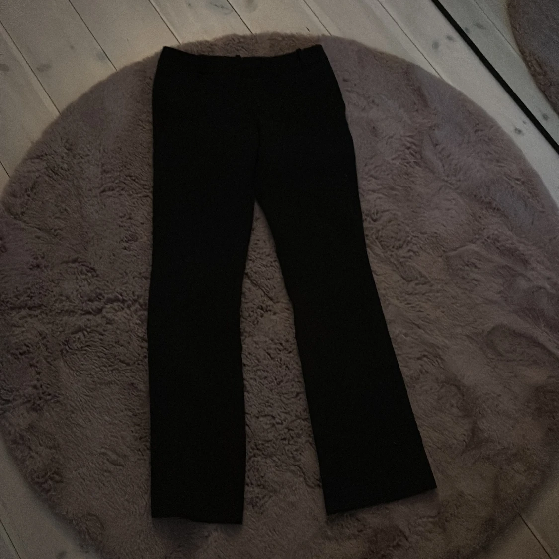 Svarta kostymbyxor med bootcut - 1