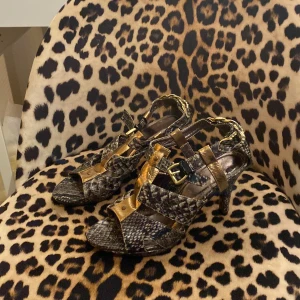 Unika Klackskor  - Jättecoola klackskor som inte kommer till användning 