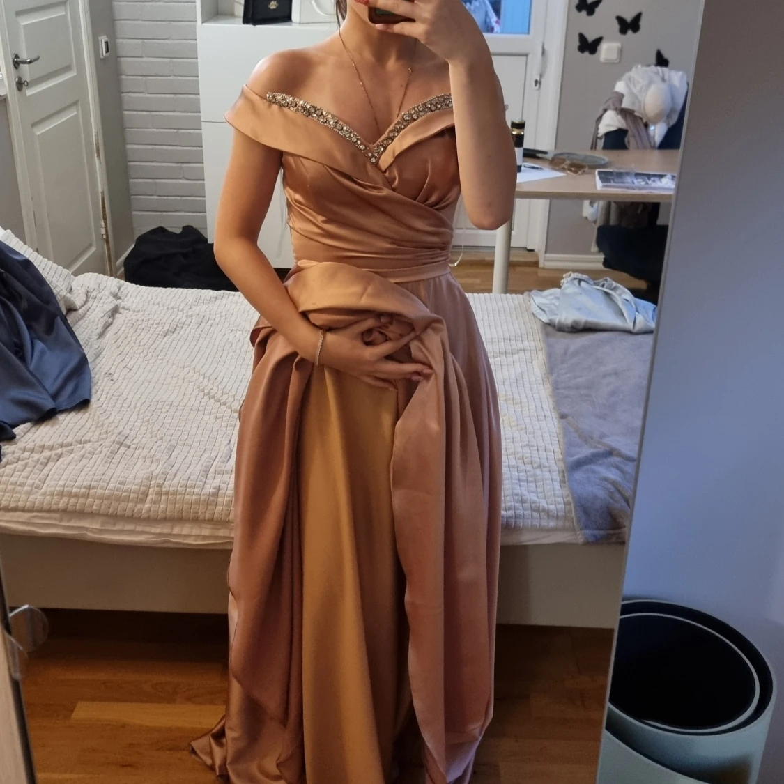 Champagnefärgad långklänning med strass - 4